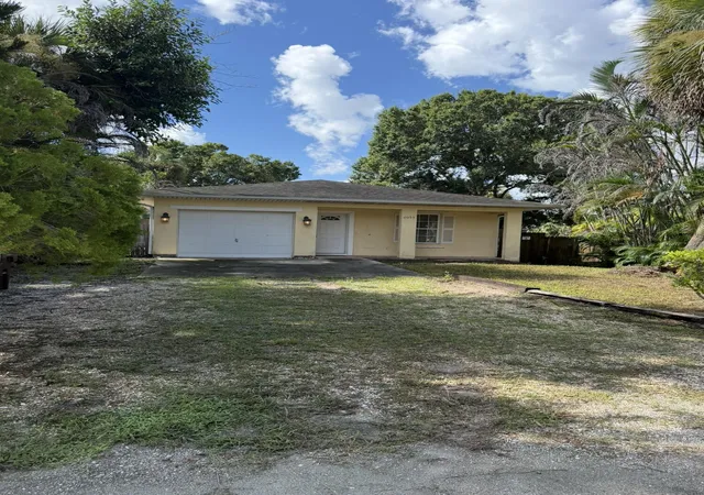 Photo 1 of Sale Pending at 6055 7th Place, Vero Beach, FL 32968 | MLS# B26076071 | Listing updated on 2026-10-07
