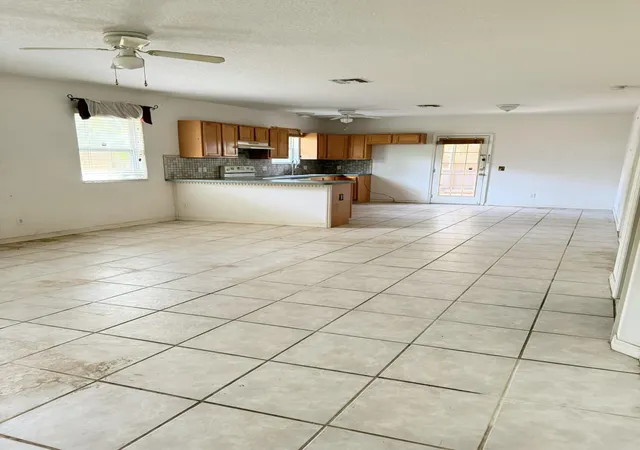 Photo 4 of Sale Pending at 6055 7th Place, Vero Beach, FL 32968 | MLS# B26076071 | Listing updated on 2026-10-07