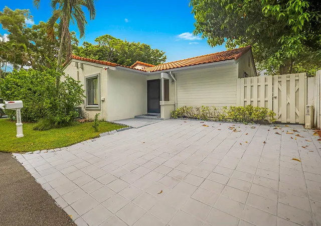 Photo 2 of Single family home for sale at 2780 Norfolk Pine Ct, Lake Worth, FL 33462 | MLS# B26076064 | Listing updated on 2026-10-01