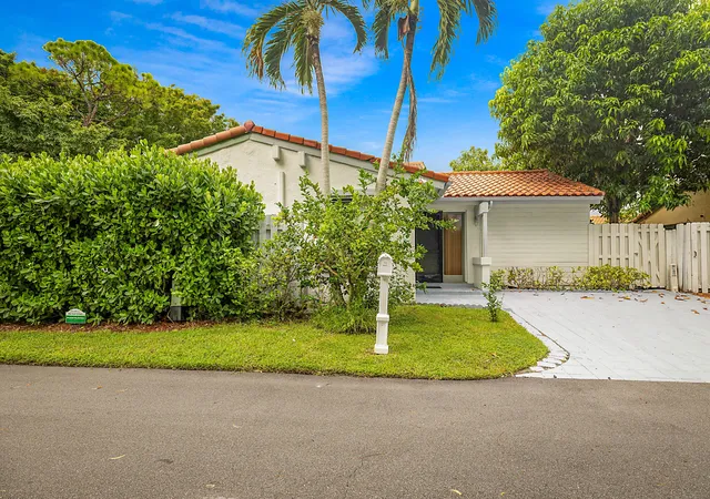 Photo 1 of Single family home for sale at 2780 Norfolk Pine Ct, Lake Worth, FL 33462 | MLS# B26076064 | Listing updated on 2026-10-01