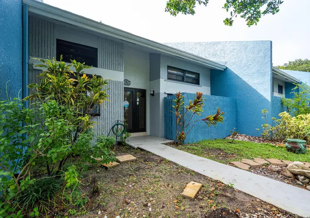 Photo 3 of Condo for sale at 2840 S Oakland Forest Dr #2703, Oakland Park, FL 33309 | MLS# B26076110 | Listing updated on 2026-09-14