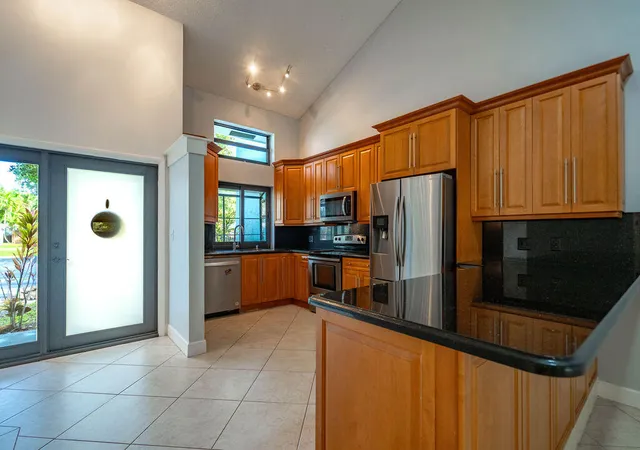 Listing Photo 4 - Condo for sale in building located at 2840 S Oakland Forest Dr, Oakland Park, FL 33309 - Unit #2703