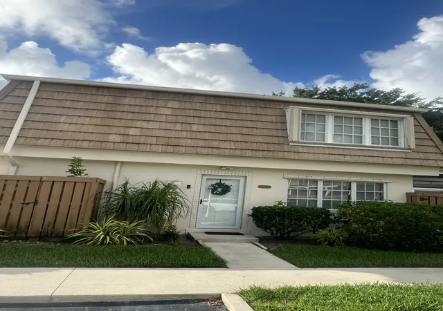 Townhouse for sale at 4338 Hazel Ave #D, Palm Beach Gardens, FL 33410 | MLS# B26076130