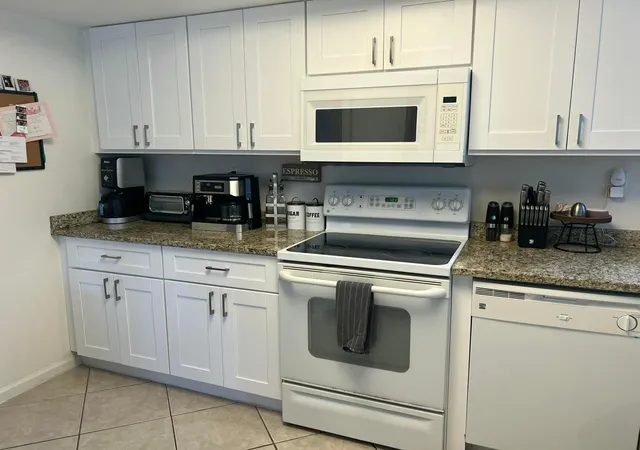 Photo 3 of Townhouse for sale at 4338 Hazel Ave #D, Palm Beach Gardens, FL 33410 | MLS# B26076130 | Listing updated on 2026-09-14