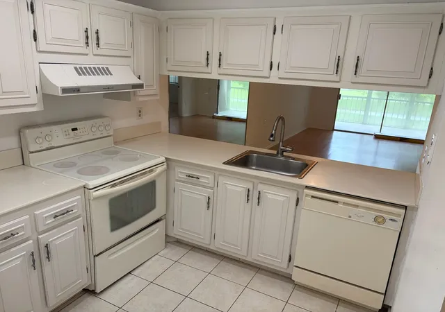 Listing Photo 4 - Condo for sale in building located at 2614 Nassau, Coconut Creek, FL 33066 - Unit #F2