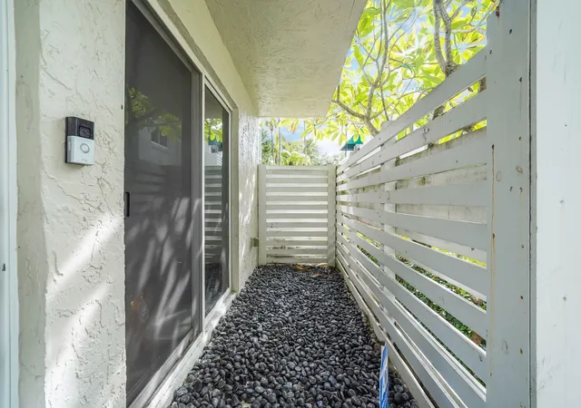 Photo 2 of Townhouse for sale at 557 Nw 97th Avenue, Plantation, FL 33324 | MLS# B26076150 | Listing updated on 2026-09-15