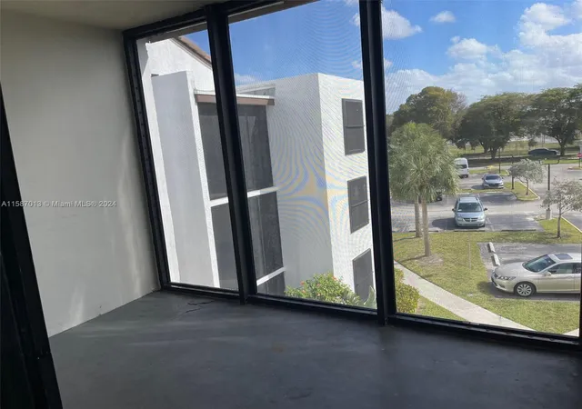 Photo 2 of Condo for sale at 212 Lake Pointe Dr #313, Oakland Park, FL 33309 | MLS# B26076167 | Listing updated on 2026-09-14