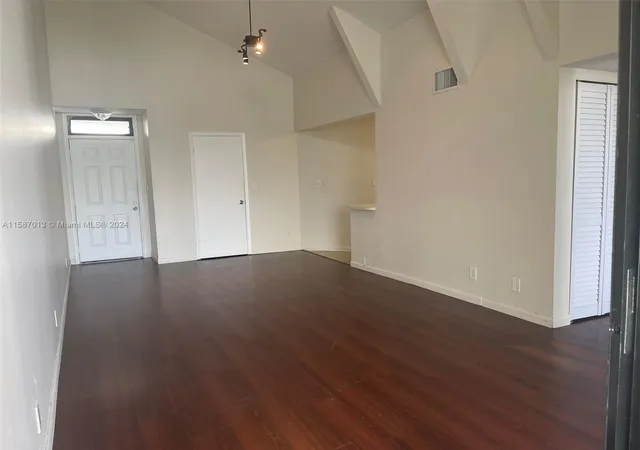 Photo 4 of Condo for sale at 212 Lake Pointe Dr #313, Oakland Park, FL 33309 | MLS# B26076167 | Listing updated on 2026-09-14