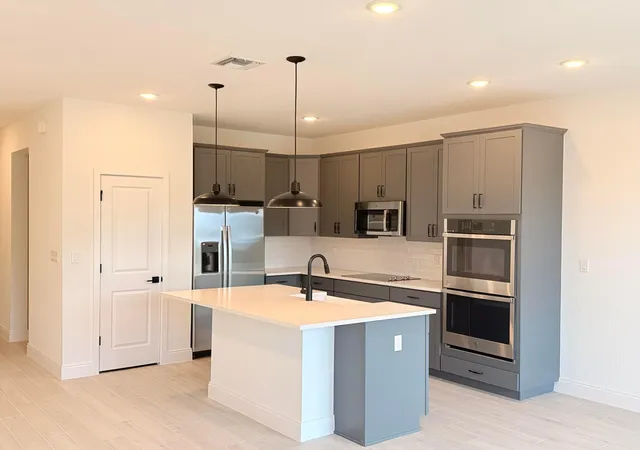 Photo 4 of Townhouse for sale at 121 SE Birch Ter, Stuart, FL 34997 | MLS# B26076222 | Listing updated on 2026-09-15