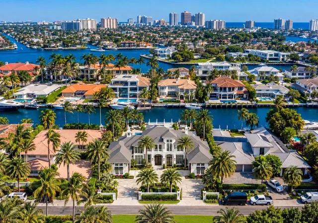 Photo 2 of Mansion for sale at 2455 Del Lago Dr, Fort Lauderdale, FL 33316 | MLS# B26076286 | Listing updated on 2026-09-25