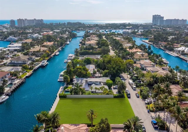 Photo 3 of Mansion for sale at 2455 Del Lago Dr, Fort Lauderdale, FL 33316 | MLS# B26076286 | Listing updated on 2026-09-25