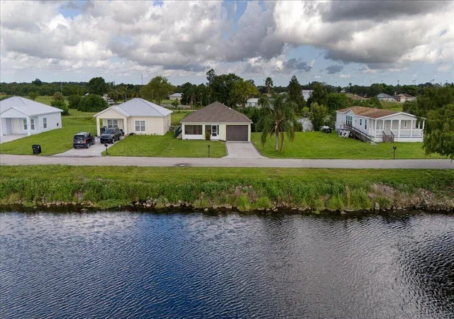 Photo 1 of Single family home for sale at 908 Riverside Dr Sw, Moore Haven, FL 33471 | MLS# B26076294 | Listing updated on 2026-09-15