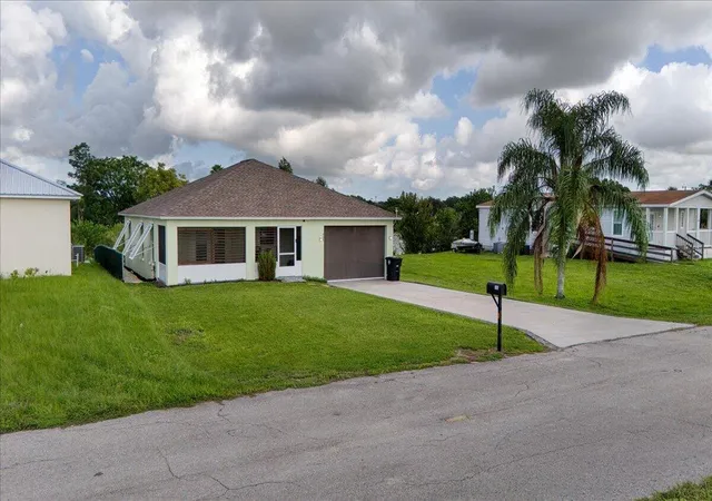 Photo 3 of Single family home for sale at 908 Riverside Dr Sw, Moore Haven, FL 33471 | MLS# B26076294 | Listing updated on 2026-09-15