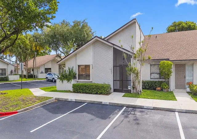 Photo 1 of Single family home for sale at 1001 Nw 79th Avenue, Plantation, FL 33322 | MLS# B26076322 | Listing updated on 2026-10-02