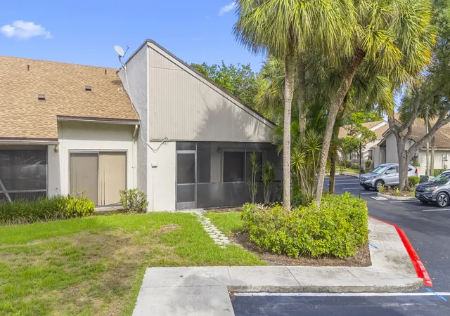 Photo 2 of Single family home for sale at 1001 Nw 79th Avenue, Plantation, FL 33322 | MLS# B26076322 | Listing updated on 2026-10-02
