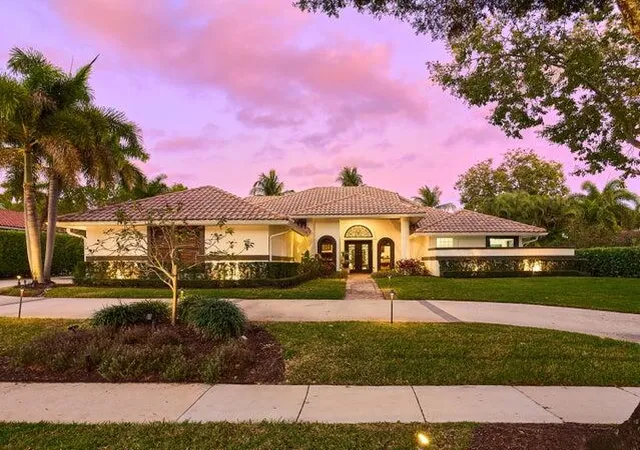 Photo 3 of Single family home for sale at 3700 Embassy Dr, West Palm Beach, FL 33401 | MLS# B26076331 | Listing updated on 2026-09-16