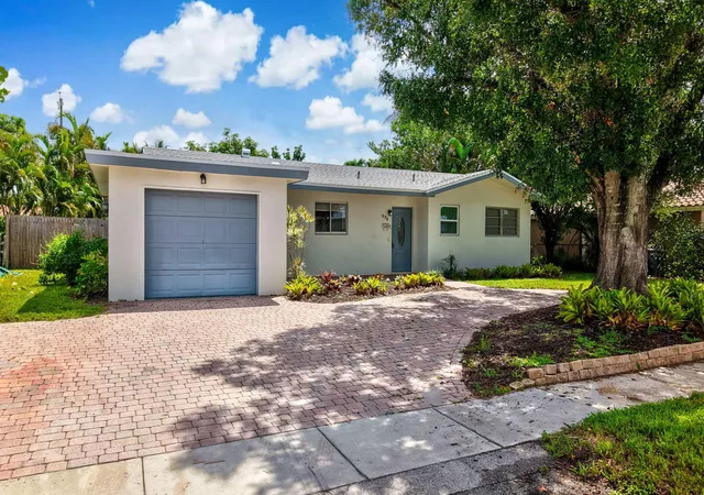 Single family home for sale at 898 SW 10th Avenue, Boca Raton, FL 33486 | MLS# B26076346