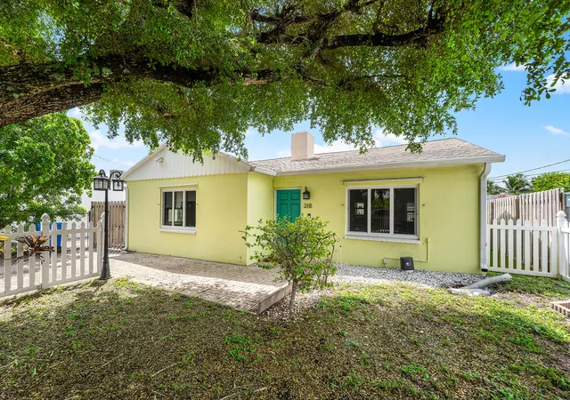 Photo 2 of Single family home for sale at 318 W Mango St, Lantana, FL 33462 | MLS# B26076349 | Listing updated on 2026-09-15