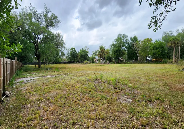 Photo 3 of House for sale at 320 S Jinete St, Clewiston, FL 33440 | MLS# B26076383 | Listing updated on 2026-09-15