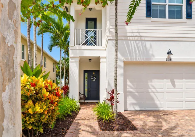 Photo 3 of Condo for sale at 2133 Wells Pl, Palm Beach Gardens, FL 33418 | MLS# B26076434 | Listing updated on 2026-09-16