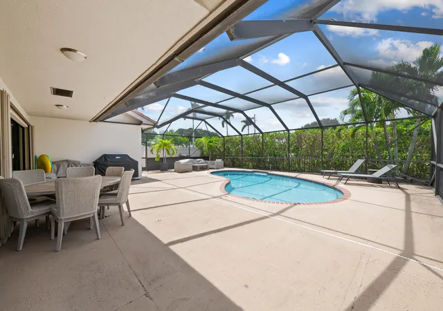 Photo 3 of Single family home for sale at 2505 Iroquois Cir, West Palm Beach, FL 33409 | MLS# B26076427 | Listing updated on 2026-09-15