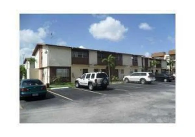 Photo 1 of Townhouse for sale at 20 Sw 108th Avenue #F4, Miami, FL 33174 | MLS# B26076541 | Listing updated on 2026-09-15