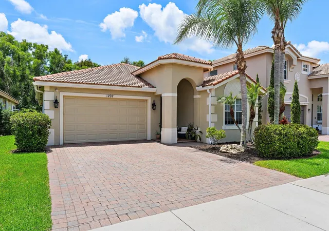 Photo 2 of Single family home for sale at 1292 Se Fleming Way, Stuart, FL 34997 | MLS# B26076546 | Listing updated on 2026-09-15