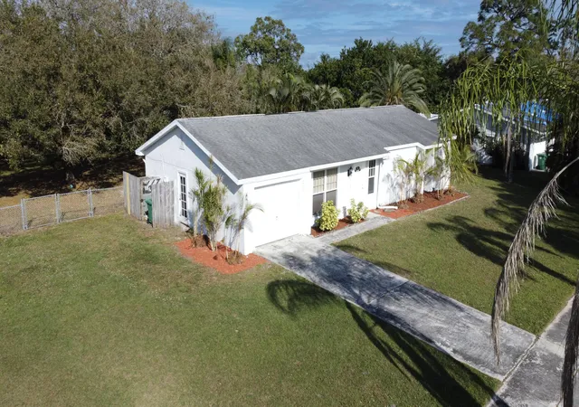 Photo 2 of Single family home for sale at 231 Ne Solida Cir, Port Saint Lucie, FL 34983 | MLS# B26076566 | Listing updated on 2026-09-15