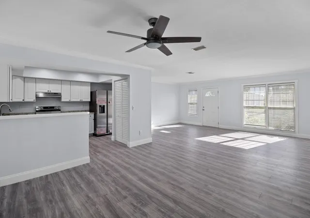 Photo 3 of Single family home for sale at 231 Ne Solida Cir, Port Saint Lucie, FL 34983 | MLS# B26076566 | Listing updated on 2026-09-15