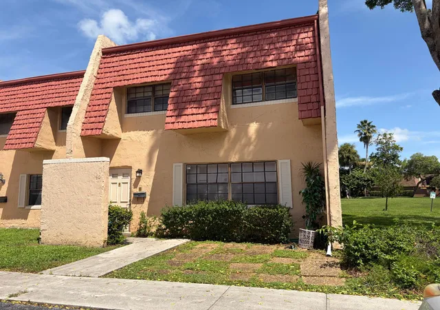 Photo 1 of Townhouse for sale at 40 Spinning Wheel Ln, Tamarac, FL 33319 | MLS# B26076551 | Listing updated on 2026-10-05