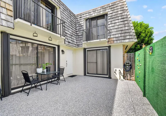 Photo 3 of Townhouse for sale at 322 Lake Arbor Dr, Palm Springs, FL 33461 | MLS# B26076579 | Listing updated on 2026-09-15