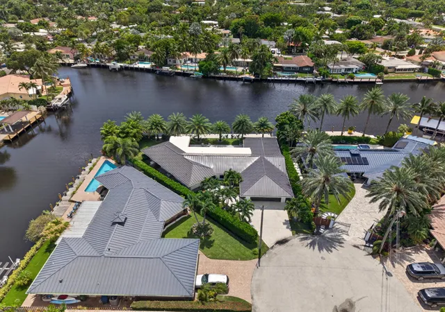 Photo 3 of Single family home for sale at 2118 Ne 15th Terrace, Wilton Manors, FL 33305 | MLS# B26076773 | Listing updated on 2026-09-16
