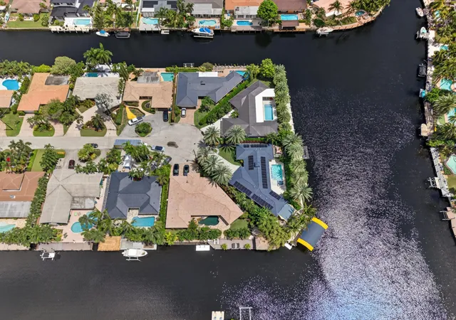 Photo 3 of Single family home for sale at 2118 NE 15th Terrace, Wilton Manors, FL 33305 | MLS# B26076773 | Listing updated on 2026-09-16
