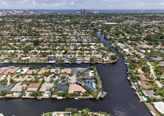 Photo 4 of Single family home for sale at 2118 NE 15th Terrace, Wilton Manors, FL 33305 | MLS# B26076773 | Listing updated on 2026-09-16
