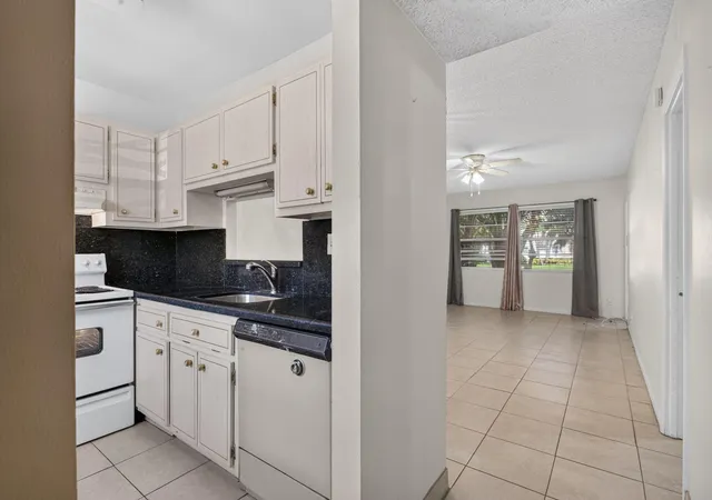 Photo 3 of Condo for sale at 5181 W Oakland Park Blvd #104, Lauderdale Lakes, FL 33313 | MLS# B26076805 | Listing updated on 2026-09-16