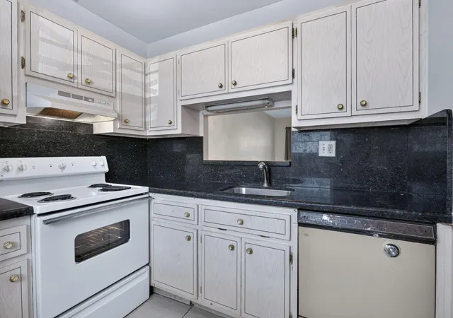 Photo 4 of Condo for sale at 5181 W Oakland Park Blvd #104, Lauderdale Lakes, FL 33313 | MLS# B26076805 | Listing updated on 2026-09-16
