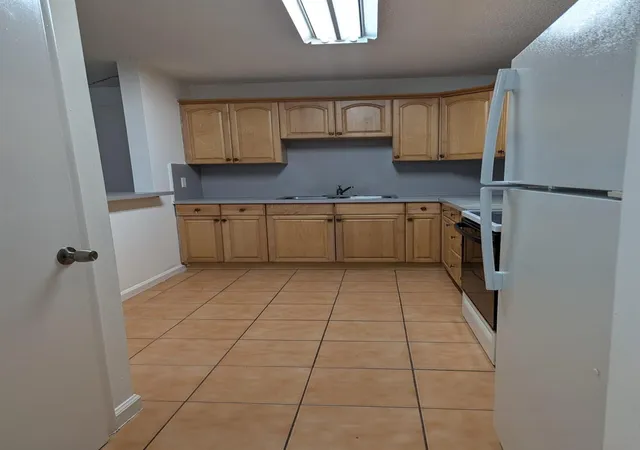 Listing Photo 5 - Condo for sale in building located at 14830 N Naranja Lakes Blvd, Homestead, FL 33032 - Unit #A3C