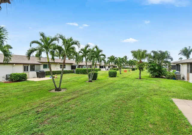 Photo 3 of Condo for sale at 2883 Crosley Dr W #F, West Palm Beach, FL 33415 | MLS# B26076901 | Listing updated on 2026-09-16