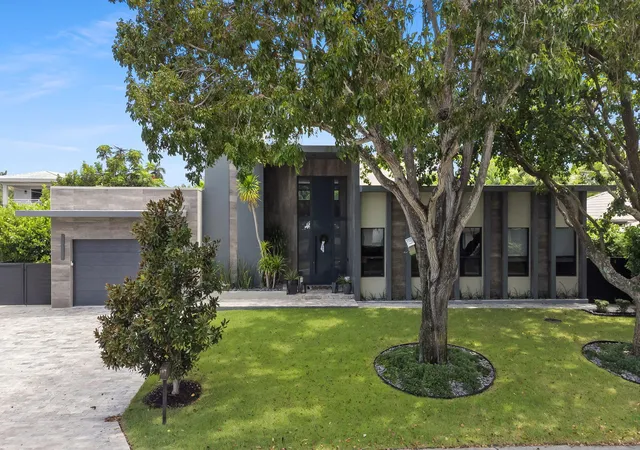 Photo 1 of Single family home for sale at 2424 Ne 27th Avenue, Fort Lauderdale, FL 33305 | MLS# B26076978 | Listing updated on 2026-10-01