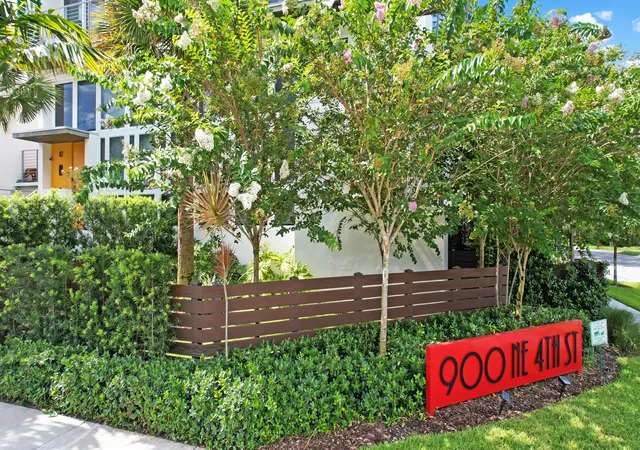 Photo 1 of Townhouse for sale at 900 Ne 4th Street #B4, Fort Lauderdale, FL 33301 | MLS# B26077016 | Listing updated on 2026-09-28