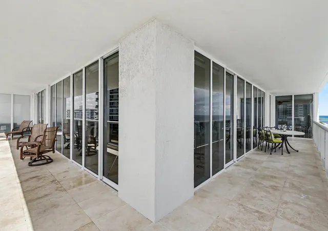 Listing Photo 2 - Condo for sale in building located at 1830 S Ocean Dr, Hallandale Beach, FL 33009 - Unit #1402