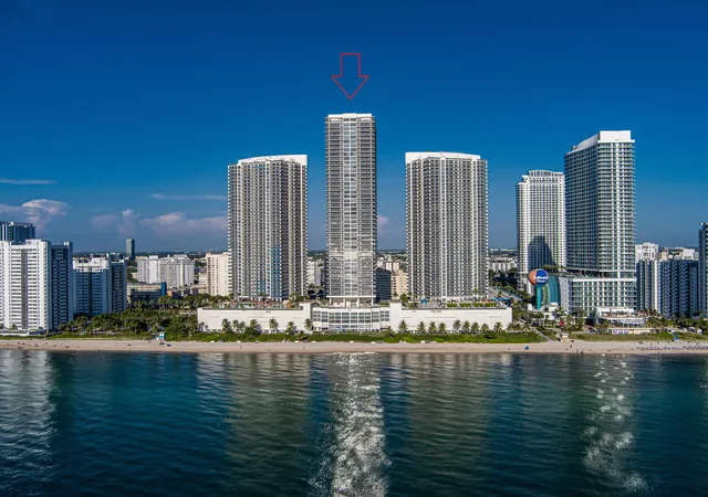 Listing Photo 4 - Condo for sale in building located at 1830 S Ocean Dr, Hallandale Beach, FL 33009 - Unit #1402