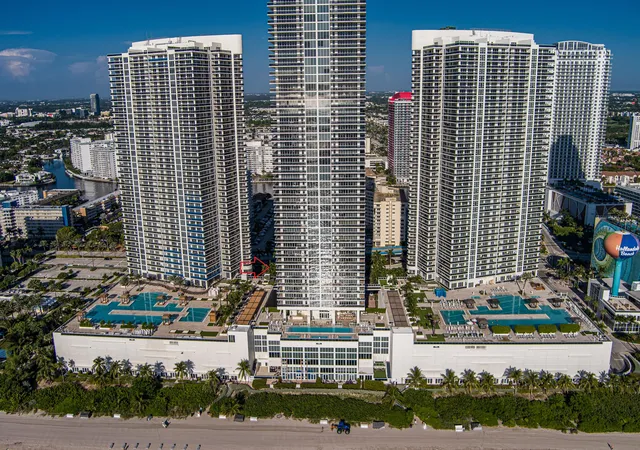 Listing Photo 5 - Condo for sale in building located at 1830 S Ocean Dr, Hallandale Beach, FL 33009 - Unit #1402