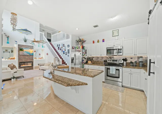 Photo 4 of Single family home for sale at 7202 Catalina Isle Dr, Lake Worth, FL 33467 | MLS# B26077121 | Listing updated on 2026-09-16