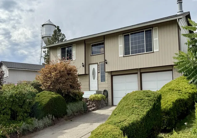 Photo 1 of Single family home for sale at 600 Westwind, Zillah, WA 98953 | MLS# 296320 | Listing updated on 2026-09-11