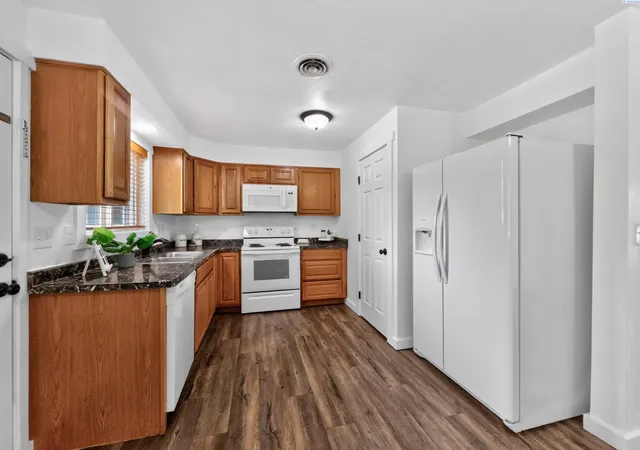 Photo 3 of Multi family home for sale at 804 S Olympia St, Kennewick, WA 99336 | MLS# 296357 | Listing updated on 2026-09-12
