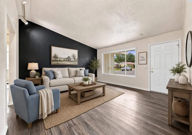 Photo 2 of Single family home for sale at 530 W 18th Avenue, Kennewick, WA 99337 | MLS# 296211 | Listing updated on 2026-09-11