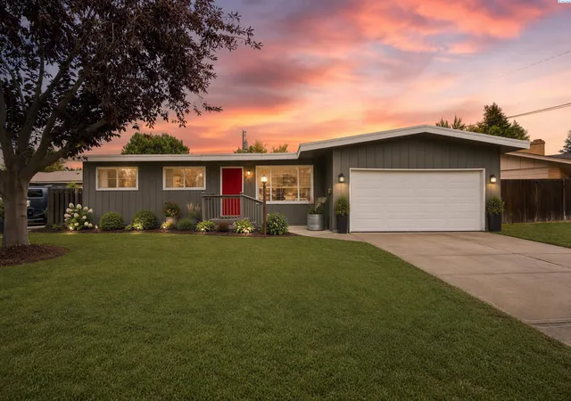 Photo 1 of Single family home for sale at 530 W 18th Avenue, Kennewick, WA 99337 | MLS# 296211 | Listing updated on 2026-09-11