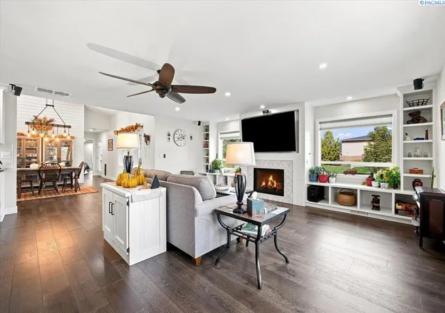 Photo 3 of Single family home for sale at 7807 River Blvd, Pasco, WA 99301 | MLS# 296334 | Listing updated on 2026-09-11