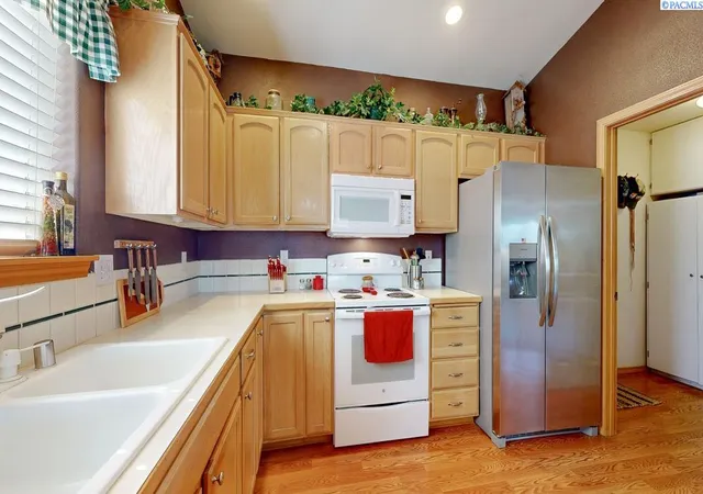 Photo 2 of Single family home for sale at 2427 S Arthur Ct, Kennewick, WA 99338 | MLS# 296342 | Listing updated on 2026-09-11